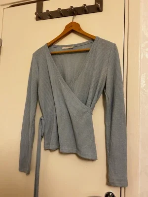 Ljusblå/Babyblå wrap top
