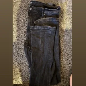 Svarta herr jeans
