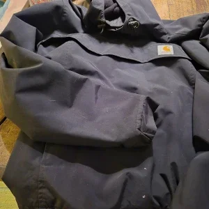 Svart jacka från Carhartt