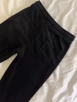 Mjukisbyxor (velour) från Gina tricot (Young)
