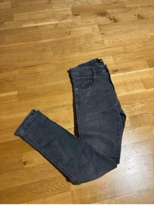 Mörkgrå jeans replay anbass