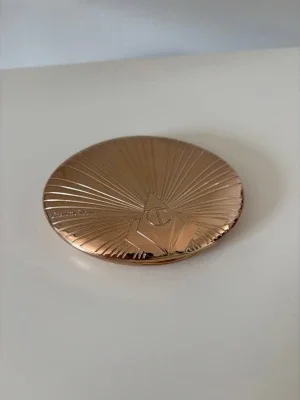 Charlotte Tilbury bronzer i guldig dosa