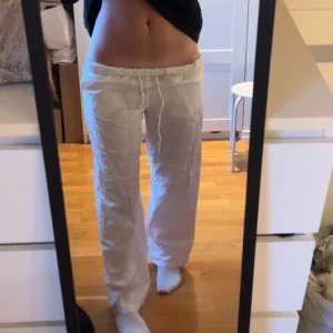 Vita lågmidjade linnebyxor