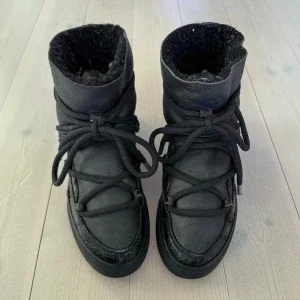 Glansiga inuikii vinterskor