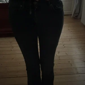 Svarta bootcut jeans från perfect jeans