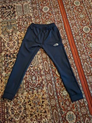 Mörkblåa mjukisbyxor från The North Face PRIS KAN DISKUTERAS!!