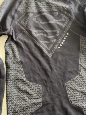 Mörkgrå tröja YoungLA Superman