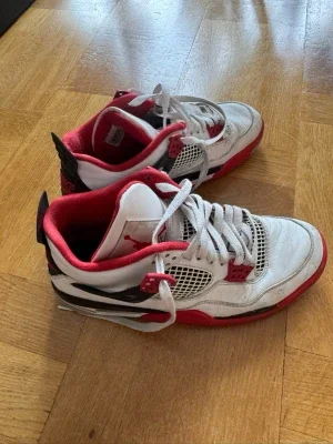 Nike Air Jordan 4 Fire Red sneakers