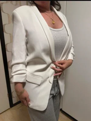 Vit blazer med klassisk passform