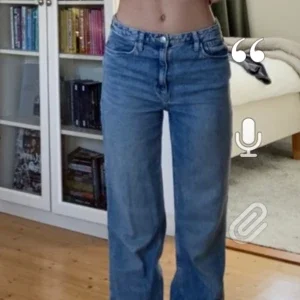 Straight mid waist jeans