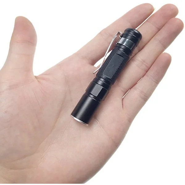 Mini lommelykt - Batteridrevet lommelykt batteridrevet lommelykt batteridrevet lommelykt - Kraftig mini-lommelykt - 8x1.4x1.4 cm - Svart