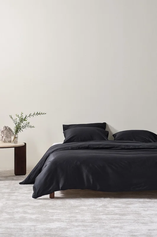 Jotex - Satin Påslakanset i Satin Dubbelsäng Ekologisk Svart ZACK - Köp Dubbelsäng hos Jotex