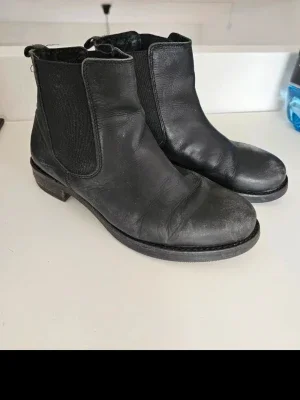 Svarta Chelsea boots i skinn