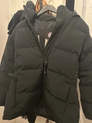 Chelsea parka canada goose