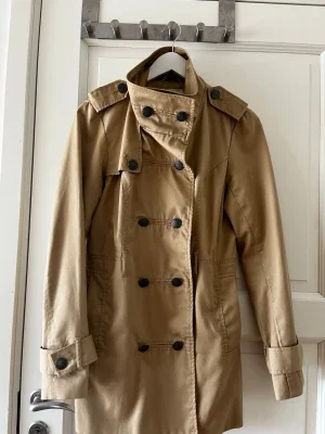 Beige trenchcoat från ONLY
