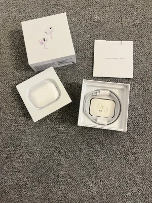 Apple AirPods Pro med laddningsetui