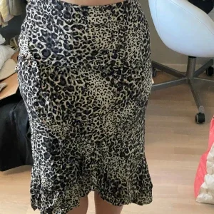 Leopard midikjol