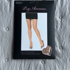 Oanvänd i förpackning. Glittriga strumpbyxor Leg Avenue