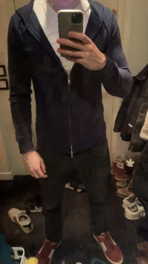 Mörkblå Kashmir zip hoodie från John Henric