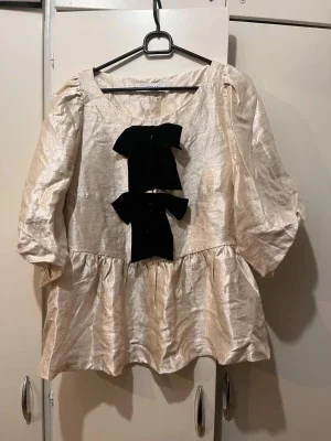 Peplum Blus guld beige Joelle strl 40