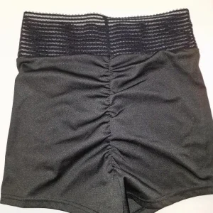 Svarta shorts med hög midja