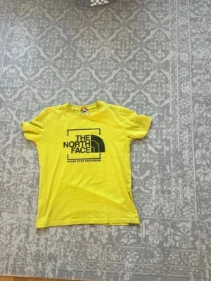 Gul The North Face t-shirt