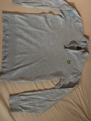 Grå halvzip tröja från Lyle & Scott