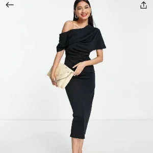 Svart Asos one shoulder klänning
