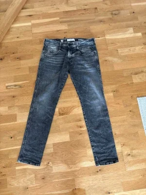 Svarta slim fit jeans från Nudie Jeans