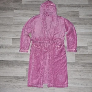 Rosa morgonrock med huva