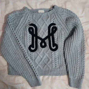 Grå stickad tröja med svart M från H&M