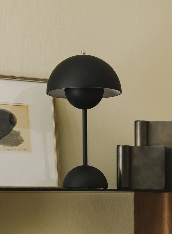 &tradition Flowerpot VP9 oppladbar bordlampe H30 - matt sort
