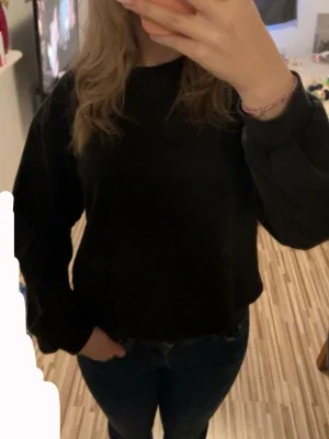 Svart tjocktröja/långärmad från H&M