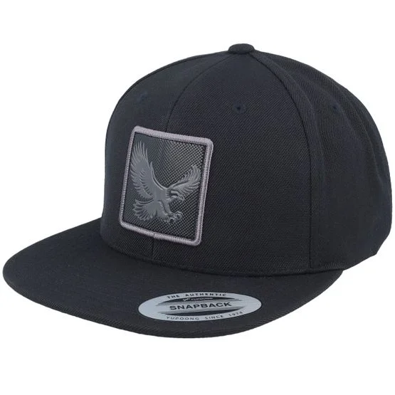 Iconic - Svart snapback Caps - Eagle Black Metallic Patch Black Snapback @ Hatstore
