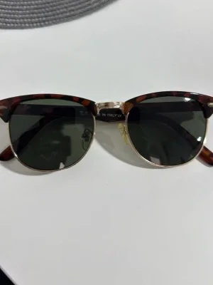 Ray-Ban Clubmaster solglasögon brun