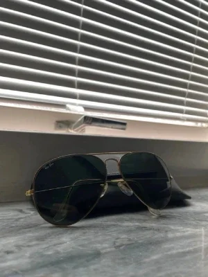 Ray-Ban aviator solglasögon guld