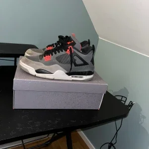 Jordan 4