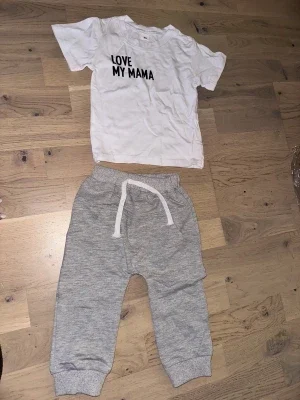 Grå mjukisbyxor med snörning barn Set med T-shirt och Byxor