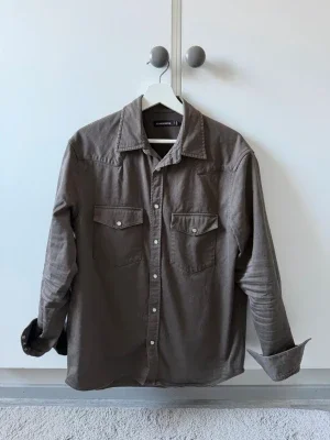 Brun overshirt från j lindeberg