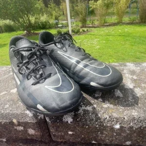 Svarta Nike Phantom fotbollsskor