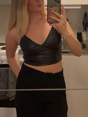Svart festtopp
