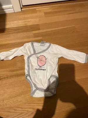 Vit body med Tummen-tryck