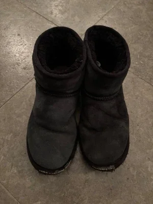 UGG SKOR