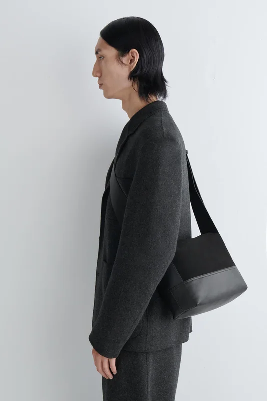 COS Men's Agenda Bolso Bandolera De Piel in Negro