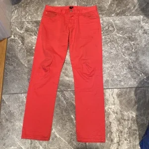 Röda byxor från H&M