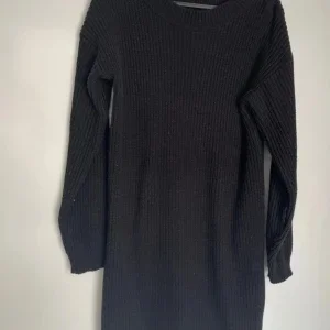 Svart stickad klänning från Boohoo Small