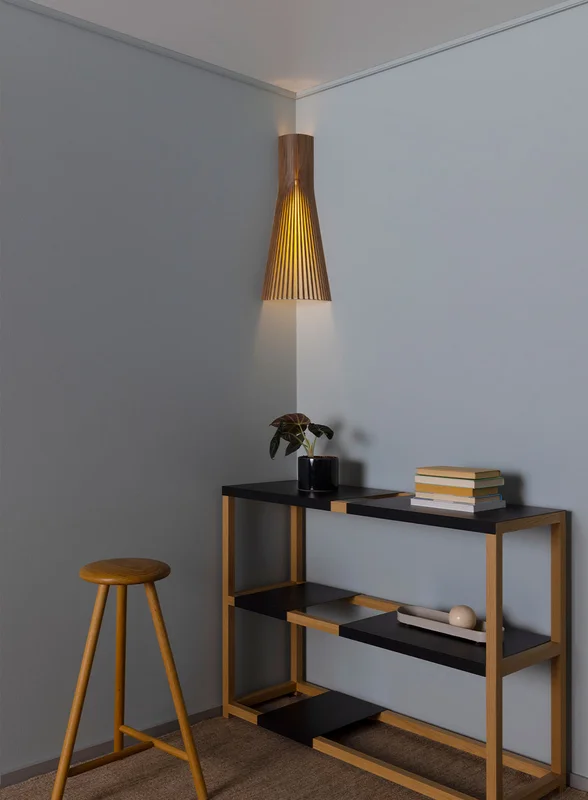 Secto Design Secto hjørne 4236 vegglampe - valnøtt