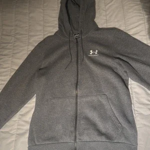 Under Armour Hoodie grå