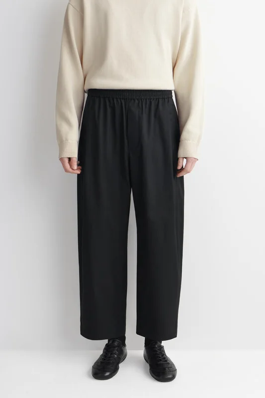 COS Men's Pantaloni Cropped Elasticizzati A Gamba Larga in Nero