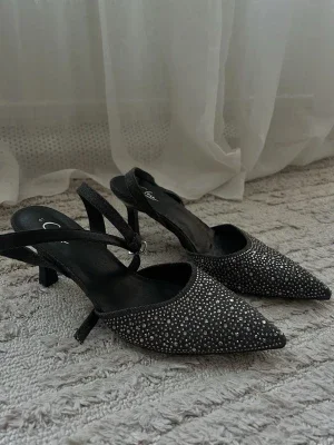 Kitten heels